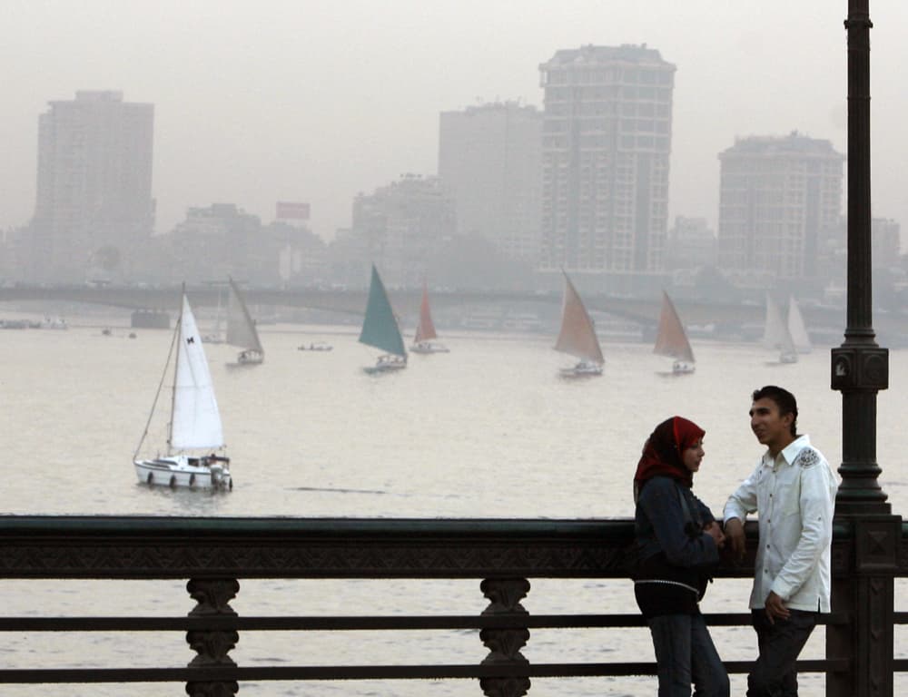 مصر تقيم مسابقة للمناطيد الهوائية بالقرب من معبد الرامسيوم في الضفة الغربية لمدينة الأقصر.