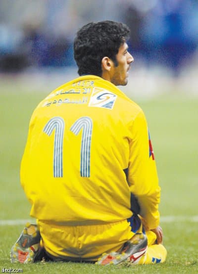 جماهير  الهلال تنتشل ياسر.. وعشاق النصر يحبطون الحارثي
