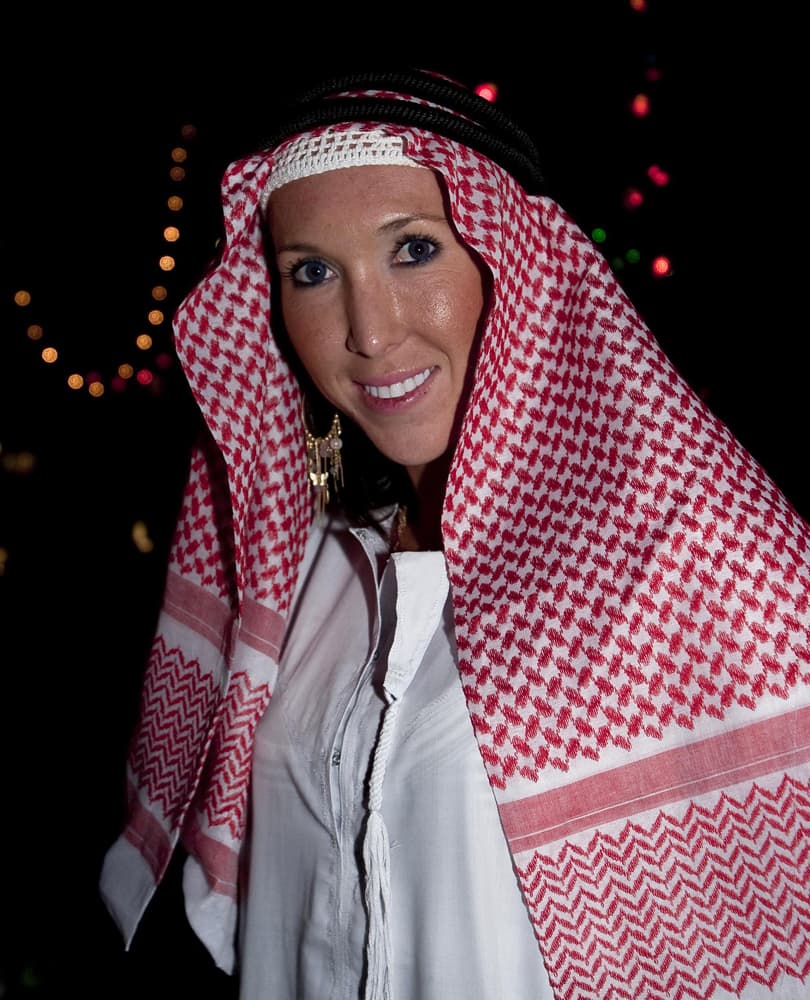 صورة نشرها المكتب الاعلامي للاتحاد الدولي للتنس تظهر فيها لاعبة التنس الصربية ايلينا يانكوفيتش وهي مرتدية الزي الإماراتي في دبي.