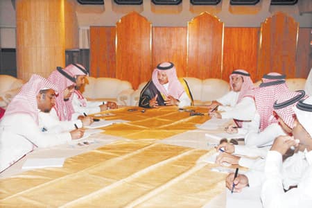 رئيس الموانئ: النفط المهرب تم بالأنابيب ولا علاقة لنا به