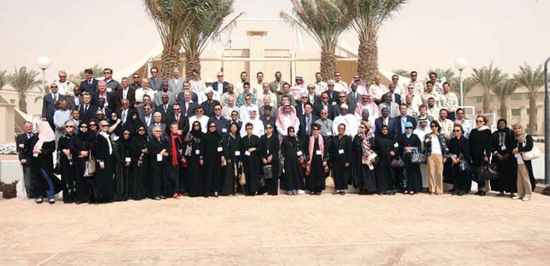 وفد من السفراء يزور مشروع إنتاج الزيت الخام في «حقل خريص»