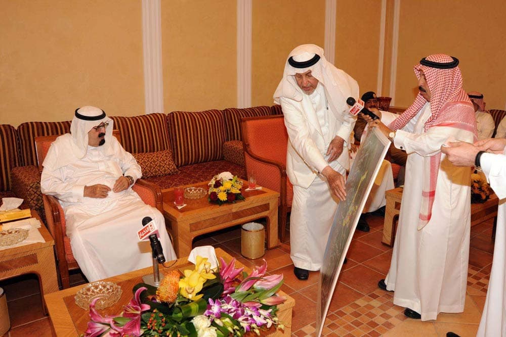 الملك يستقبل رئيس لجنة التحقيق وتقصي الحقائق في أسباب فاجعة سيول جدة ويطلع على تقرير اللجنة