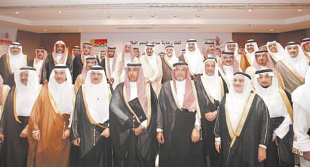 الأمير سلمان يعلن إقامة وقف «سلطان الخير» ويدعو إلى دعم الجمعية