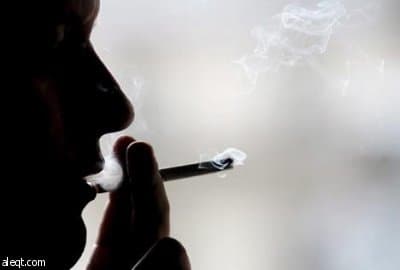 دراسة: التدخين يقلل مخاطر الإصابة بمرض الرعاش
