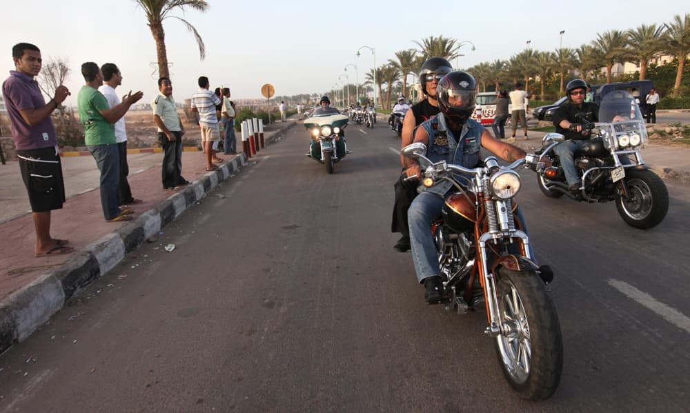 هواة دراجات هارلي ديفيدسون في الشرق الأوسط وأوروبا يتجمعون لأول مرة في سيناء المصرية خلال حدث يستمر لثلاث أيام يجوبون عبرها جبال