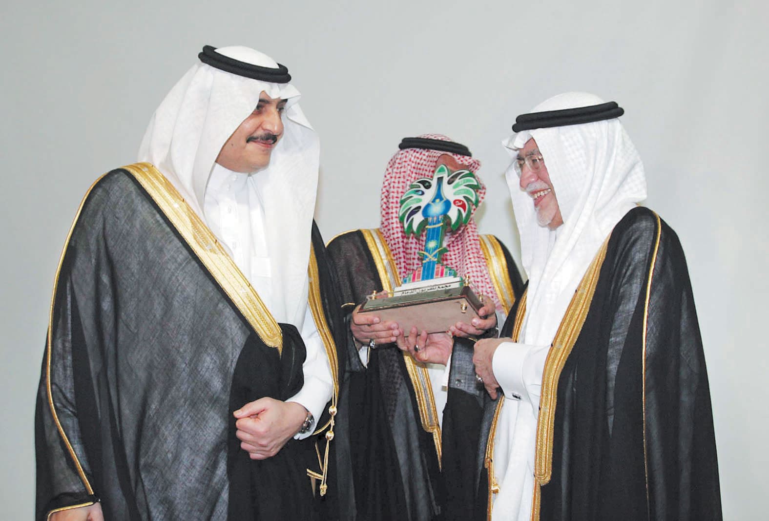 الأمير محمد بن فهد يدشن مجمع تلفزيون الدمام الجديد