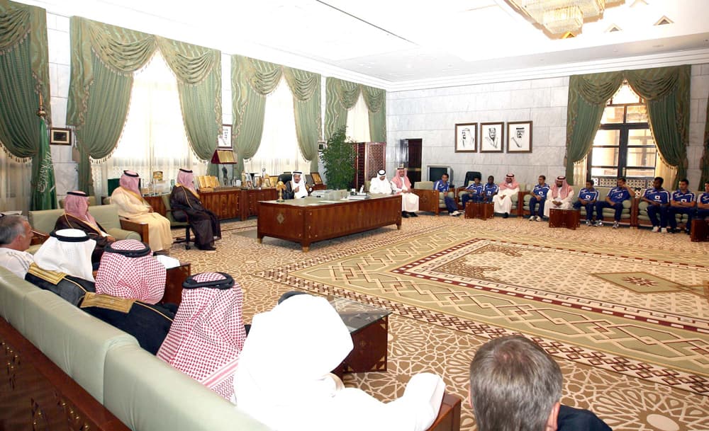 الأمير سلمان يستقبل نائب رئيس نادي الهلال وأعضاء ولاعبي النادي