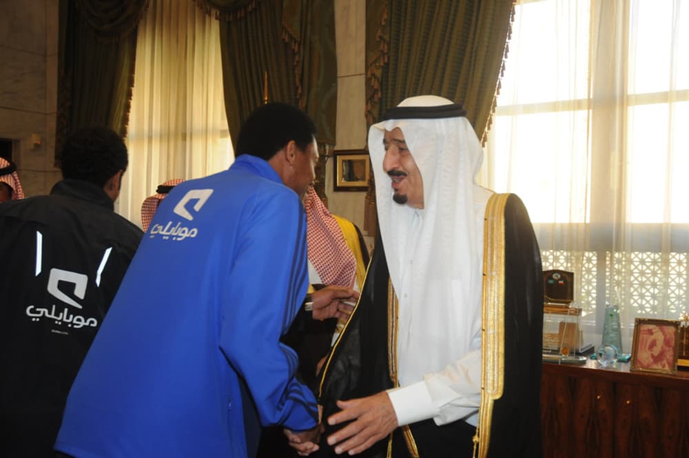 الأمير سلمان يستقبل نائب رئيس نادي الهلال وأعضاء ولاعبي النادي