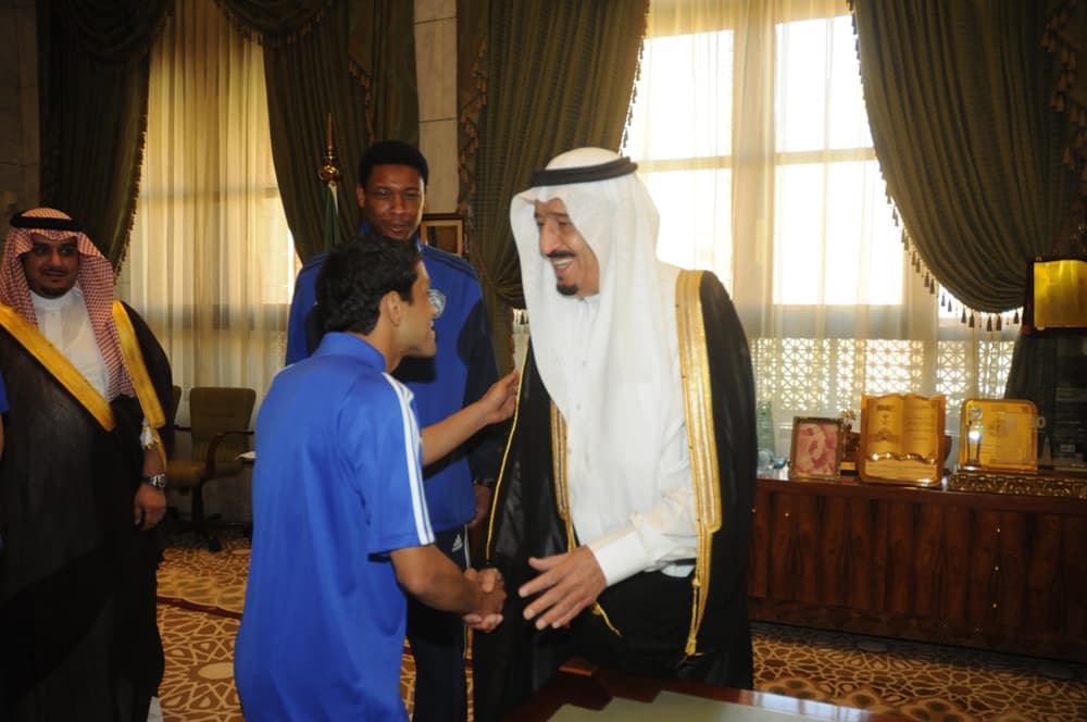 الأمير سلمان يستقبل نائب رئيس نادي الهلال وأعضاء ولاعبي النادي
