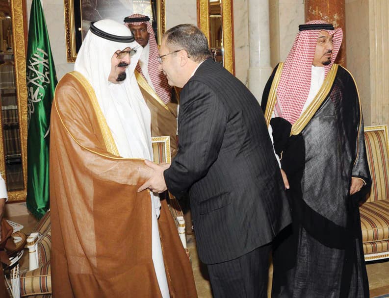 الملك لضيوف «الجنادرية»: أنتم عقول يستفاد منها