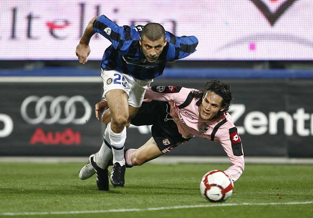 إنتر ميلان مهدد بفقدان صدارة الدوري الإيطالي بعد التعادل مع باليرمو