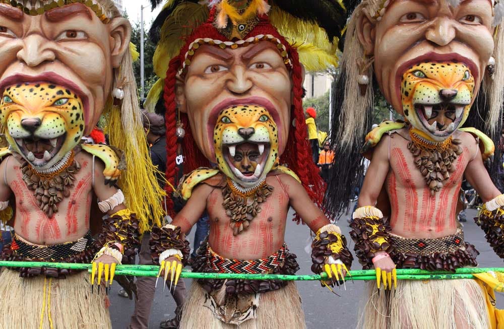 افتتاح  مهرجان المسرح الأيبيري الأمريكي السادس عشر  في  كولومبيا وفي الإطار عرض لاحد الفرق المشاركة