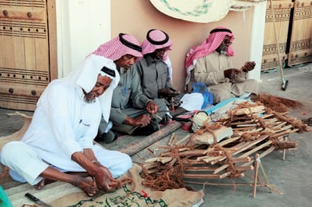 إقبال كبير على السوق الشعبية في جناح حائل