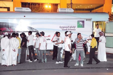«أرامكو» تنظم حملة للتوعية المرورية لمرتادي «الثمامة» و «التحلية»