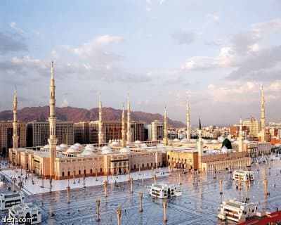 خطيب الحرم يحذر من تحول الأحلام إلى أوهام وخطيب المسجد النبوي يحذر من مكاسب بيع الدخان والشيشة