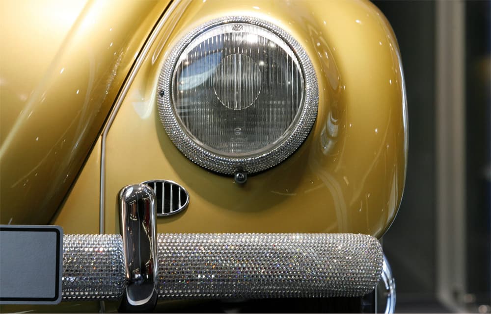 سيارة مرسيدس بنز 1950 (190 SL)  تظهر في مدينة إيسن الألمانية للمشاركة في معرض للسيارات الكلاسيكية.