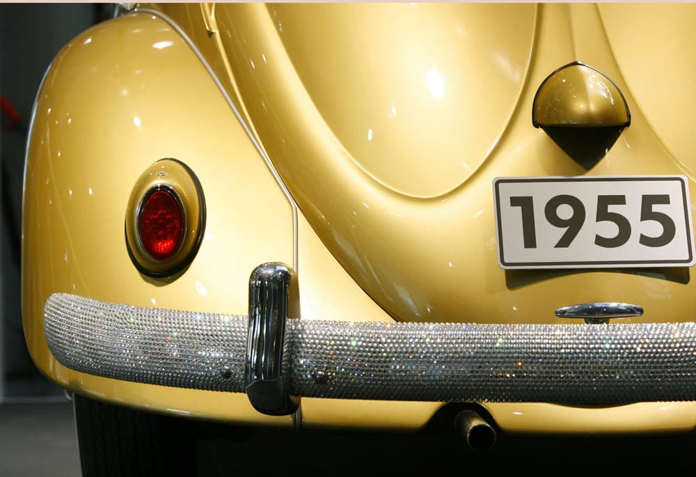 سيارة مرسيدس بنز 1950 (190 SL)  تظهر في مدينة إيسن الألمانية للمشاركة في معرض للسيارات الكلاسيكية.