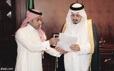 أمير عسير يوجّه برسم أكبر علم سعودي على صخور جبل نهران