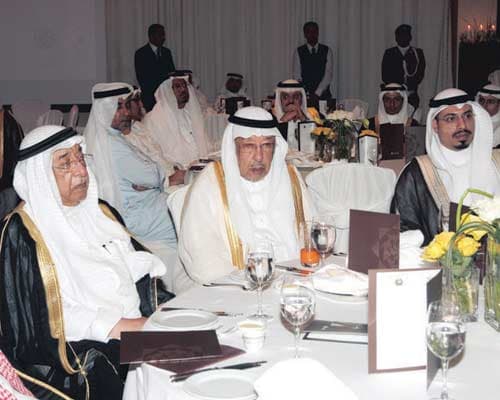 خالد الفيصل يدشن نادي الفروسية وفندق «حياة بارك جدة»