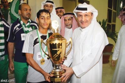 مزاجية اللاعبين سبب إخفاق الأهلي .. وفارياس باق