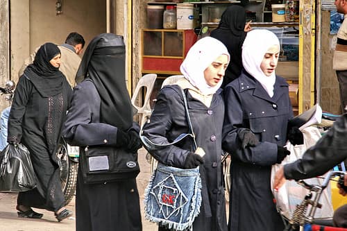 السوريات أكثر نساء العالم دلالا