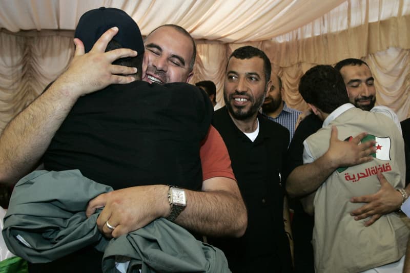 وصول الناشطين المشاركين في أسطول الحرية إلى الأردن في المحطة الأولى قبل وصولهم إلى بلدانهم
