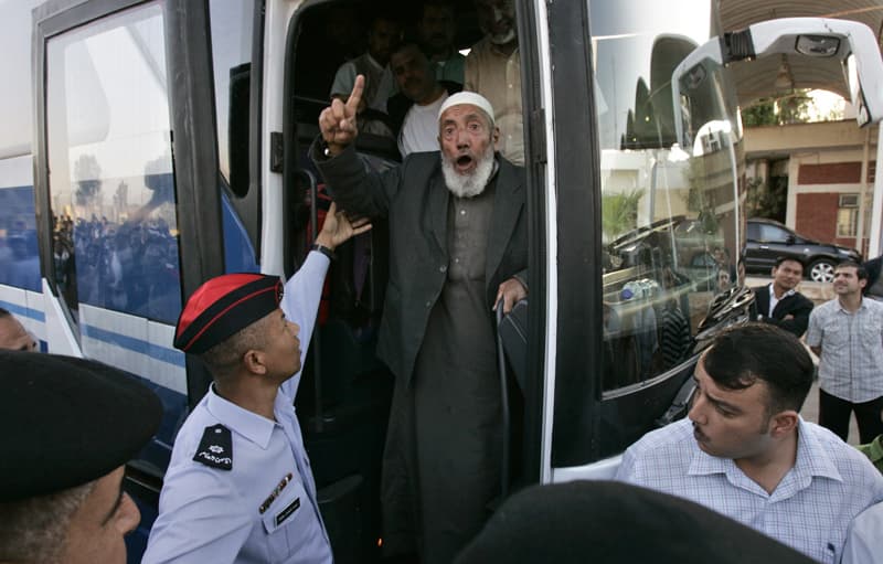 وصول الناشطين المشاركين في أسطول الحرية إلى الأردن في المحطة الأولى قبل وصولهم إلى بلدانهم