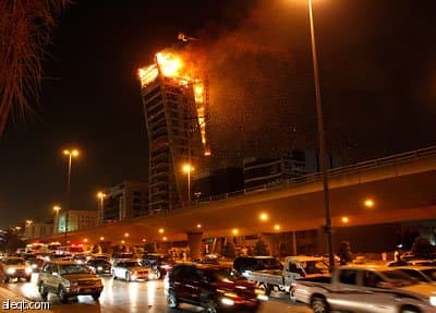 برج الرياض المحترق يتحول إلى مزار .. ومناقشات لوقف استخدام الأخشاب في البناء