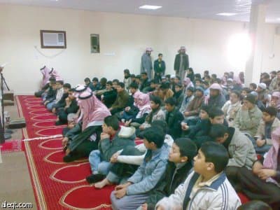 من حضر صلاة الجمعة والإمام يخطب ثوابه ناقص ولا إثم عليه