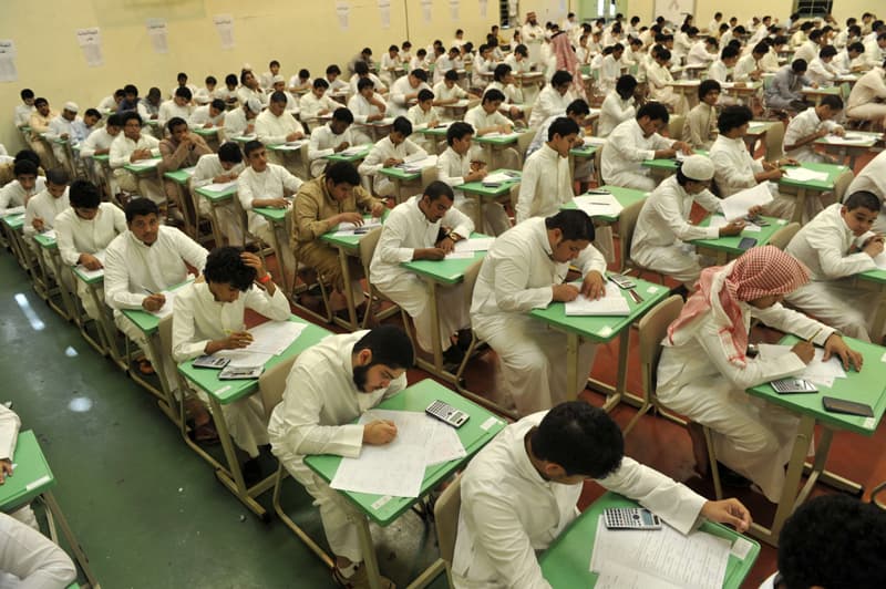 الطلاب يؤدون اختباراتهم في جميع مناطق المملكة صباح اليوم