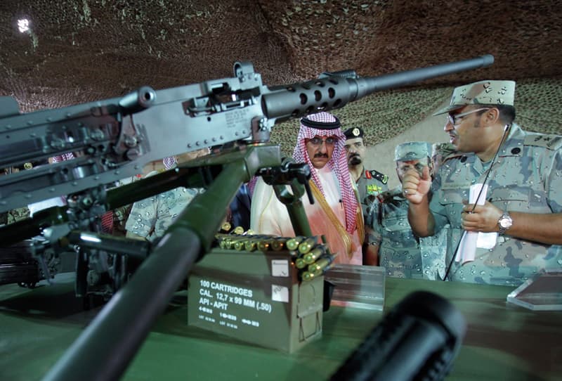 الأمير محمد بن نايف يرعى حفل تخريج دورات معهد حرس الحدود في الرياض
