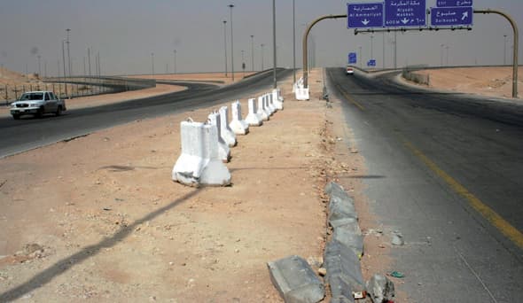 «النقل»: لا علاقة لنا بتطوير امتداد طريق الأمير سلمان غرباً