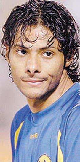 النصر يمدد عقد المبارك ويرحل إلى إيطاليا
