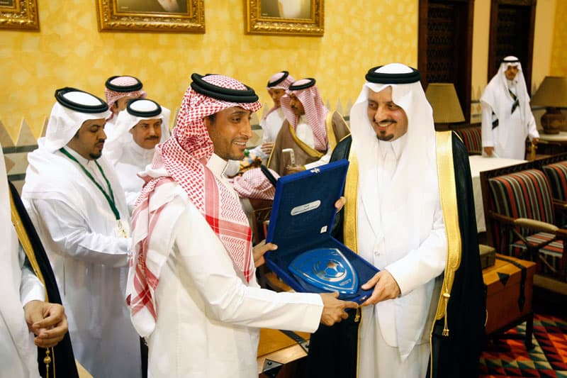 الأمير فيصل بن خالد أمير منطقة عسير خلال تكريمه للوفود المشاركة في بطولة النخبة الدولية الثالثة المقامة في أبها