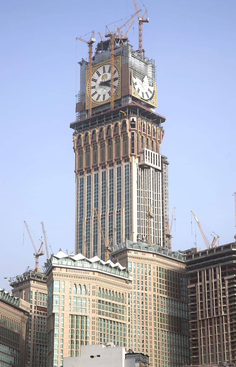 صور لمراحل العمل في ساعة مكة والتي سيبدأ التشغيل التجريبي لها في الأسبوع الأول من شهر رمضان المبارك