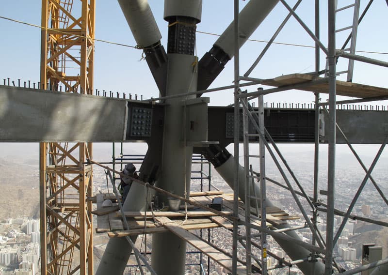 صور لمراحل العمل في ساعة مكة والتي سيبدأ التشغيل التجريبي لها في الأسبوع الأول من شهر رمضان المبارك