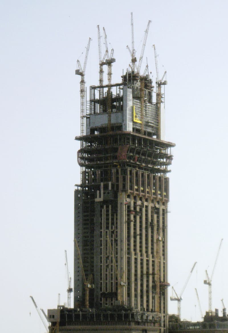 صور لمراحل العمل في ساعة مكة والتي سيبدأ التشغيل التجريبي لها في الأسبوع الأول من شهر رمضان المبارك