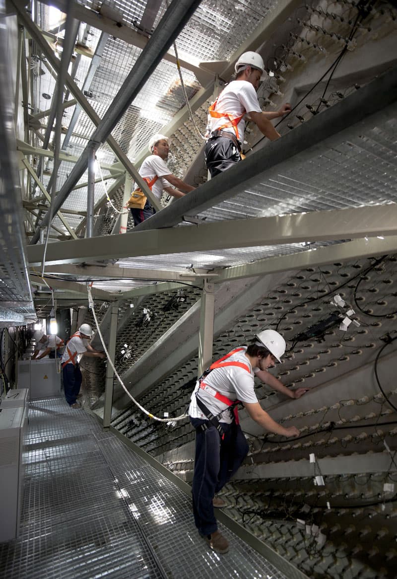 صور لمراحل العمل في ساعة مكة والتي سيبدأ التشغيل التجريبي لها في الأسبوع الأول من شهر رمضان المبارك