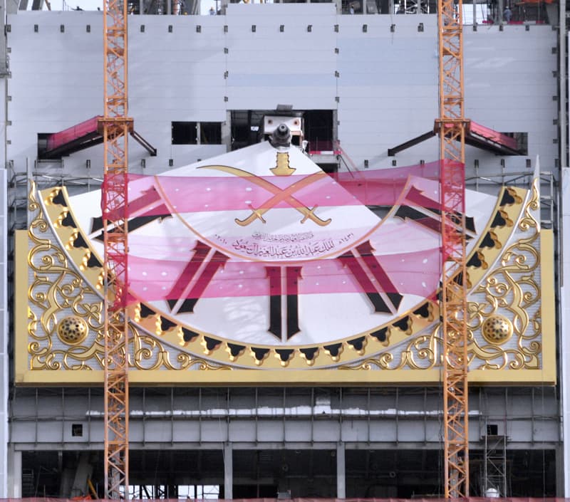 غدا.. دوران عقارب أكبر ساعة في العالم من مكة المكرمة