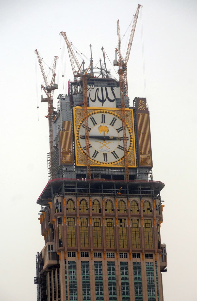 غدا.. دوران عقارب أكبر ساعة في العالم من مكة المكرمة