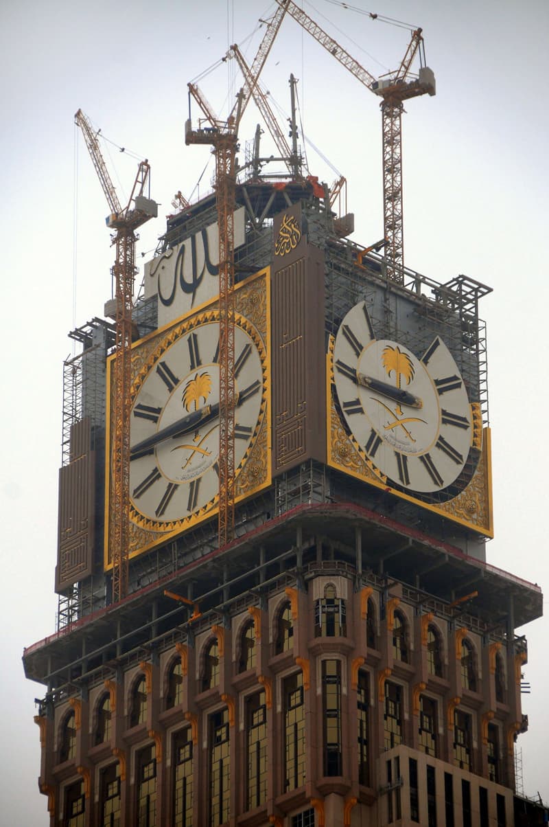 غدا.. دوران عقارب أكبر ساعة في العالم من مكة المكرمة