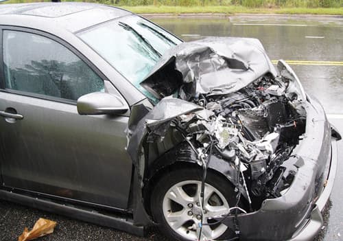 تحذيرات من ارتداء « كعب الأحذية العالي» أثناء قيادة السيارة