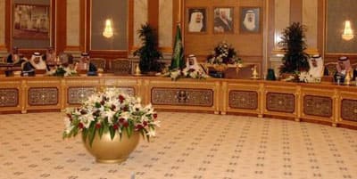 مجلس الوزراء برئاسة الملك يوافق على زيادة رواتب  العسكريين