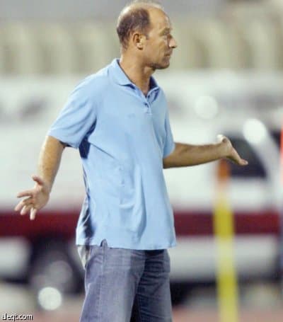الأهلي يحتار بين 3 مدربين وشرط كالديرون
