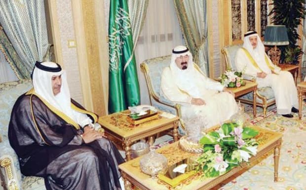 الملك يبحث مع رئيس وزراء قطر الأحداث الإقليمية والدولية