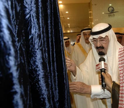 خادم الحرمين الشريفين يدشن مشروع سقيا زمزم بتكلفة 700 مليون ريال