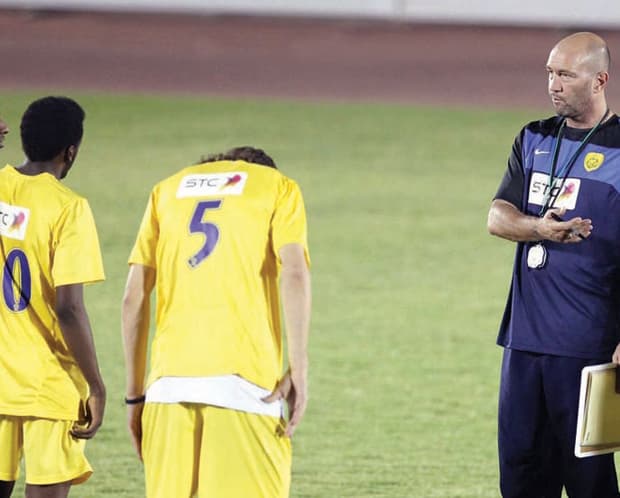 رازفان يحرج زينجا مع النصر