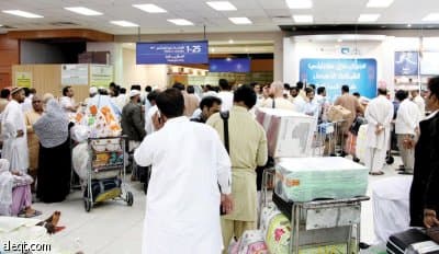 أزمة في مطار جدة .. سيور العفش تؤجل الرحلات وتخنق المسافرين