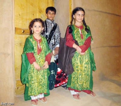 أهالي شقراء يعيدون ذكرياتهم مع العيد بفعالية «التشرط»