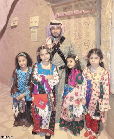 أهالي شقراء يعيدون ذكرياتهم مع العيد بفعالية «التشرط»